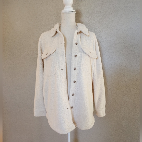 Universal Thread sherpa fluffy shaket size Medium - Picture 1 of 7
